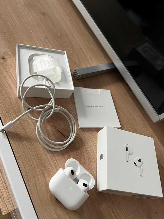 Casti Apple AirPods 3 (2022), Lightning Charging Case, White