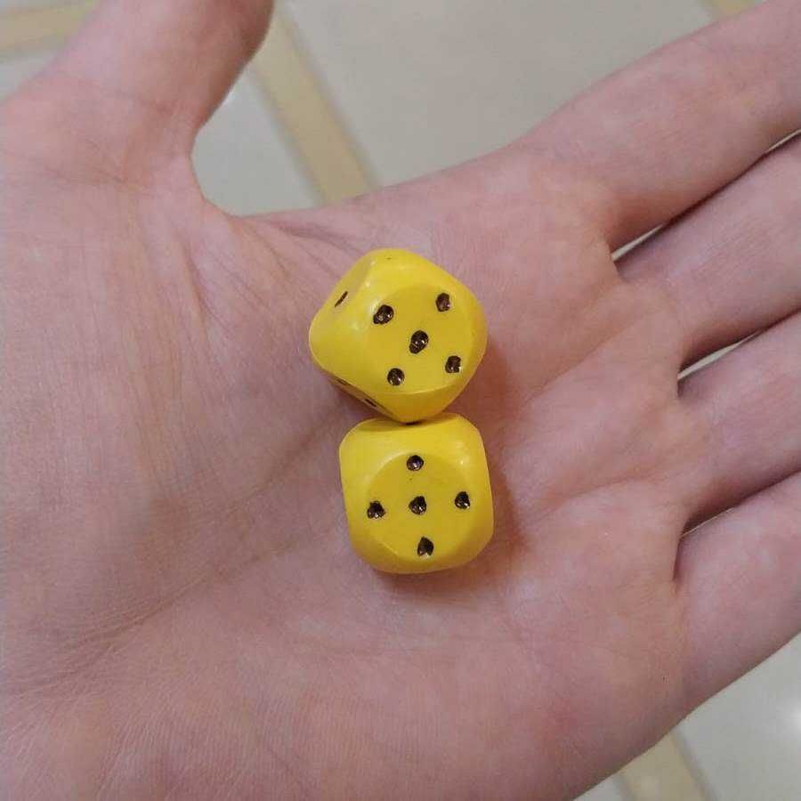 Кости игральные Зарики Кубики 1,5х1,5 см желтые 1 шт 51493