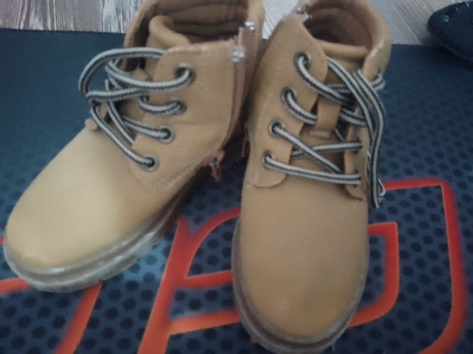 Продается ботинки без меха