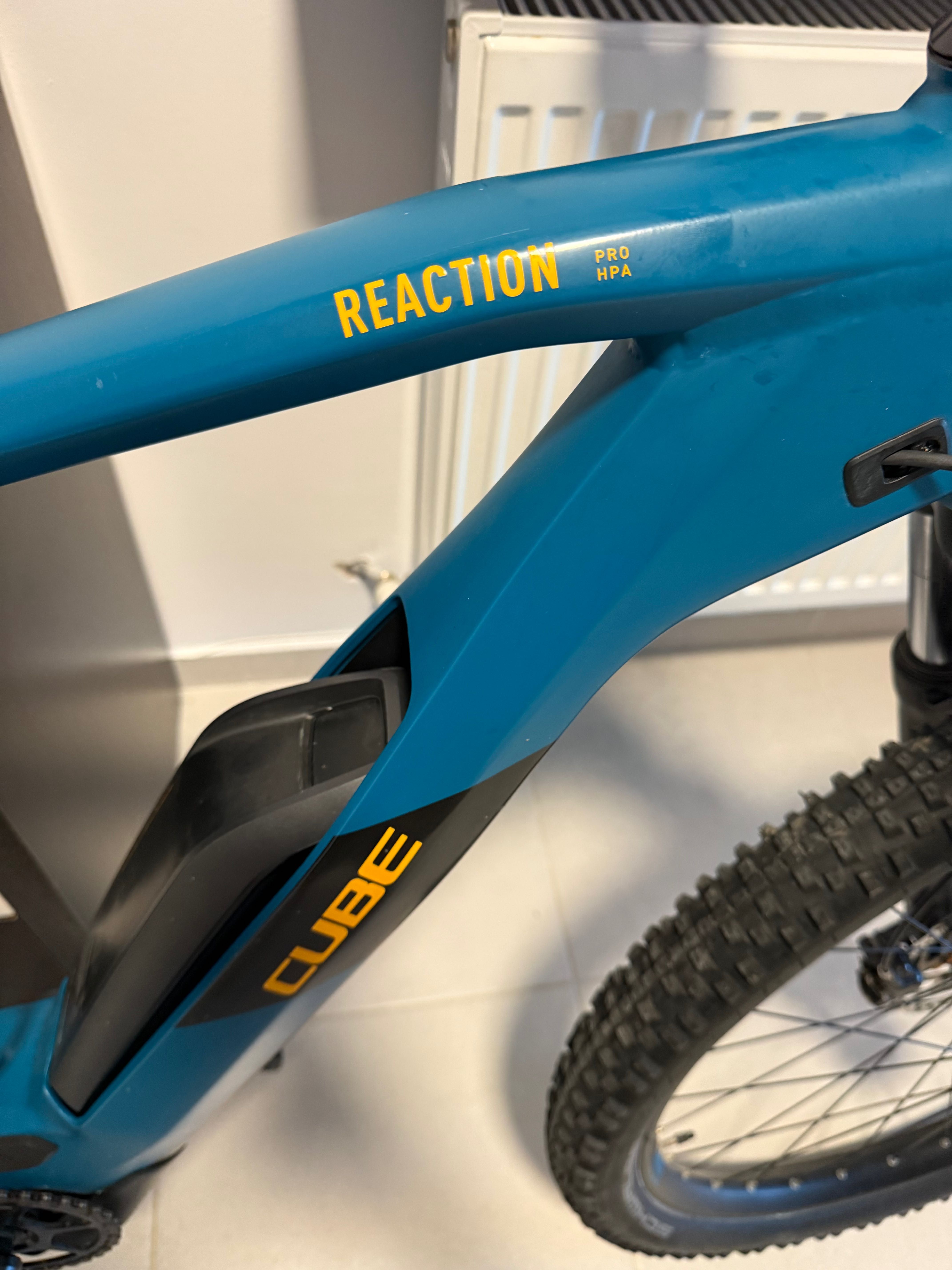 Bicicleta electrică Cube
