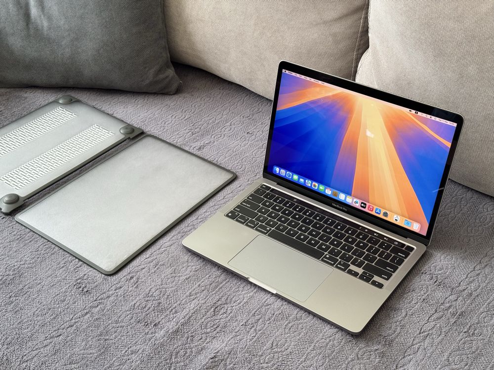 Като Нов 13.3'Macbook Pro M1/8GB Ram/256GB SSD