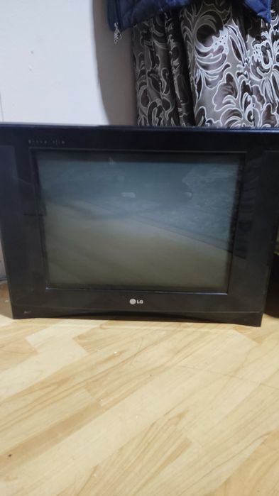 Продам телевизор LG