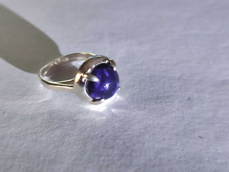 Кольцо серебряное с камнем ЧАРОИТ, разм.19