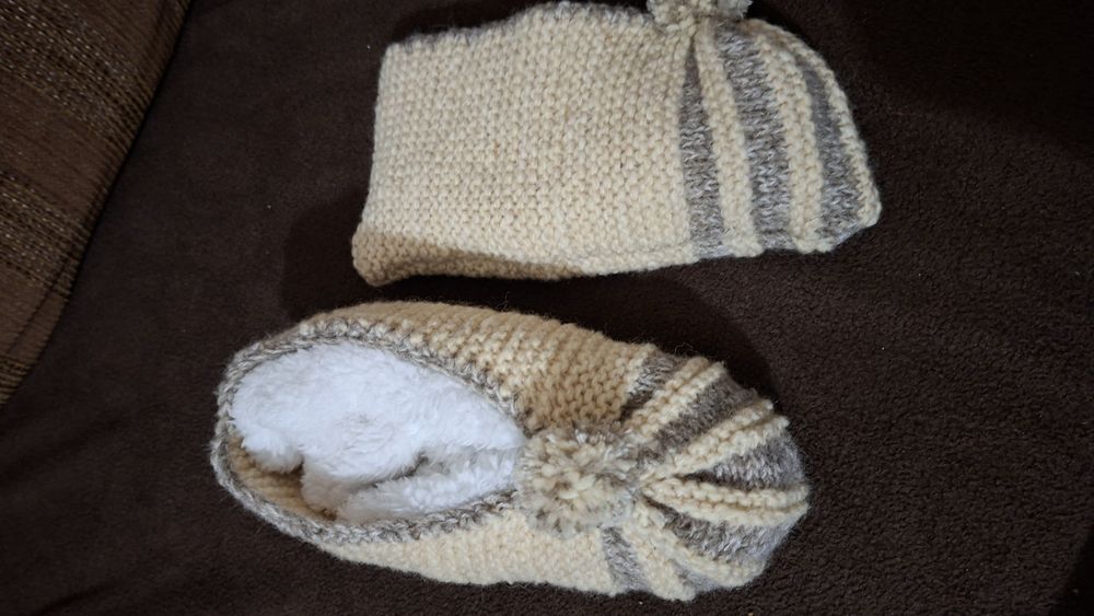 Вълнени чорапи и терлици, шапки по поръчка!