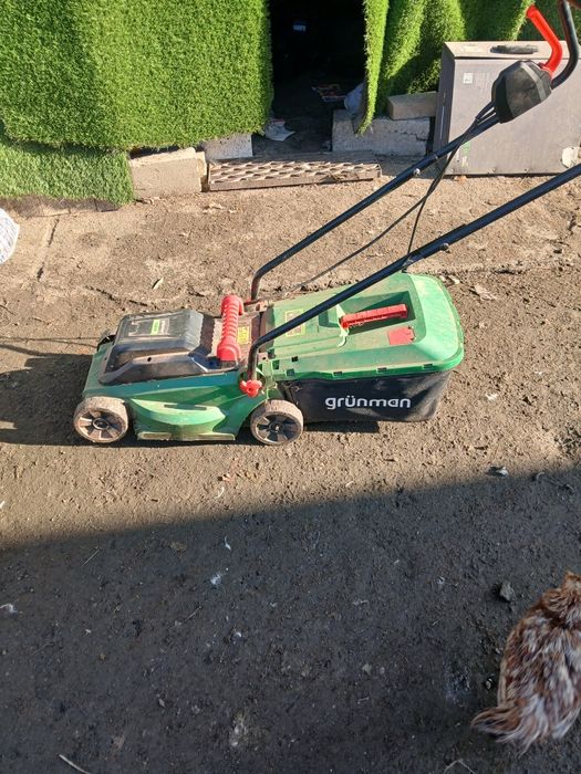 Vand masina electrica de tums iarba