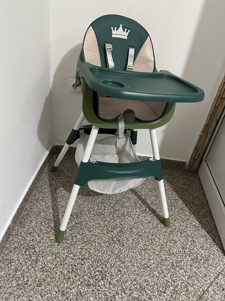 Vând scaun masa bebe este nou nefolosit