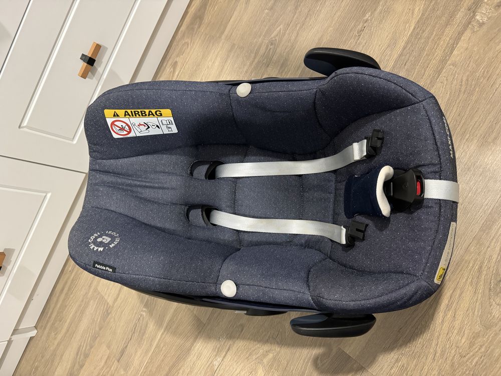 Vand scoica Maxi Cosi 2WayFix + Baza Izofix