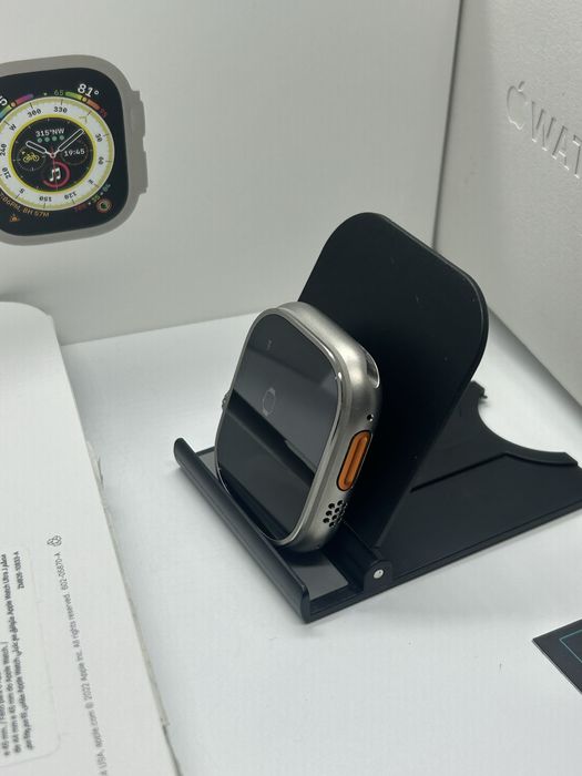 Apple Watch ULTRA - 49mm Titanium Smartwatch - CA NOU + Garantie