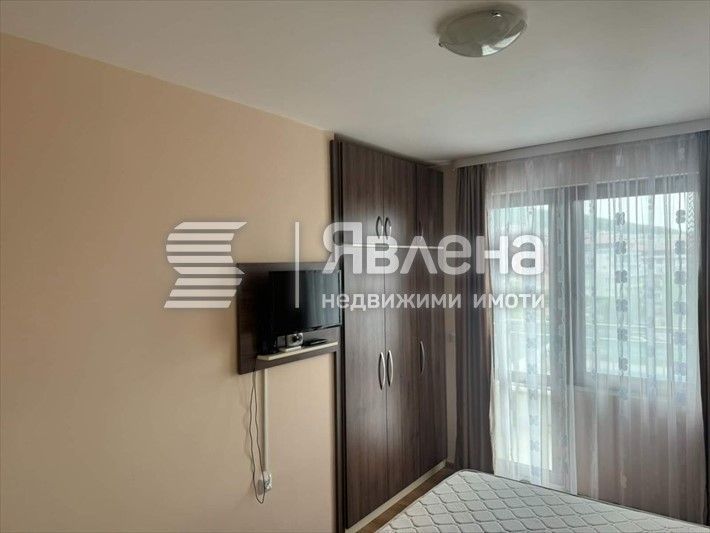 Тристаен и двустаен апартаменти в Св. Влас