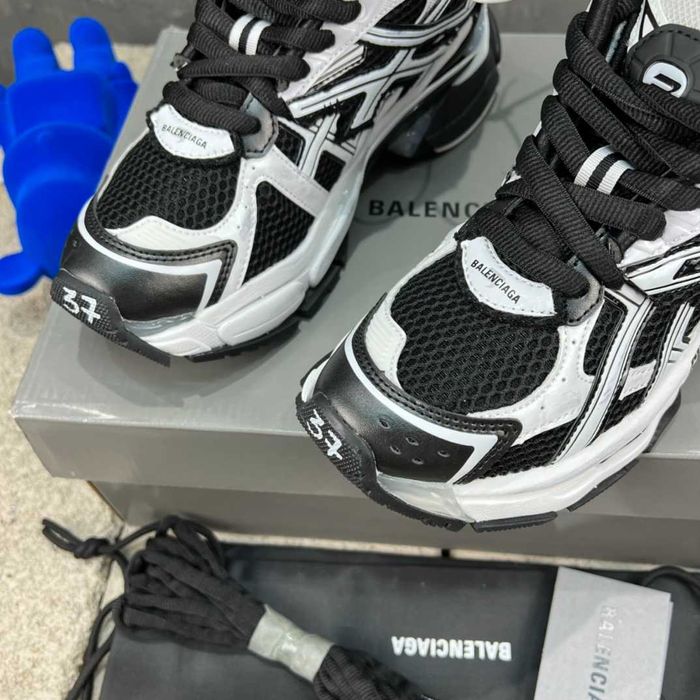 Adidasi Balenciaga Runner, marimi 35-45 alb-negru, tip Premium, Unisex