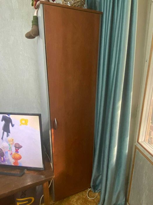 шкафы и тумбочка офисные