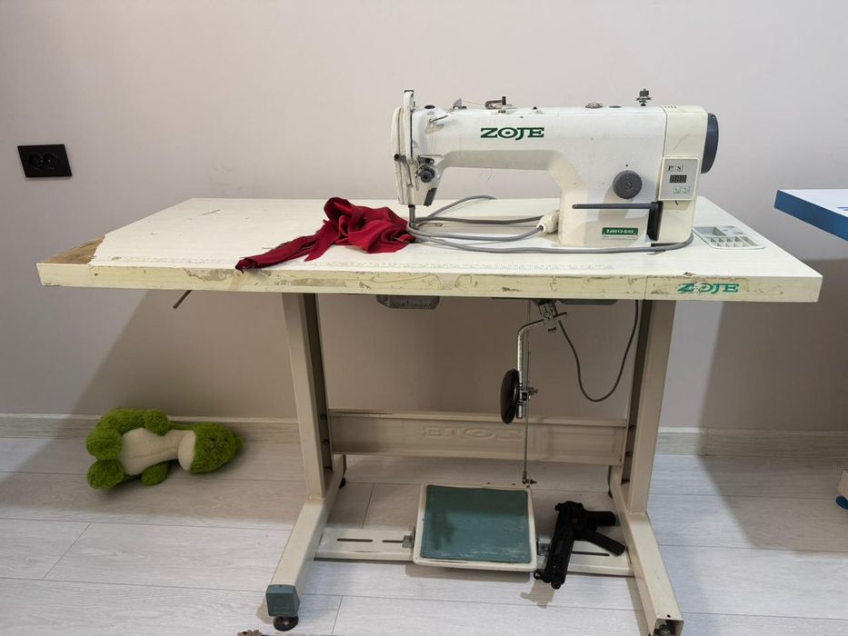 Продам швейную машинку