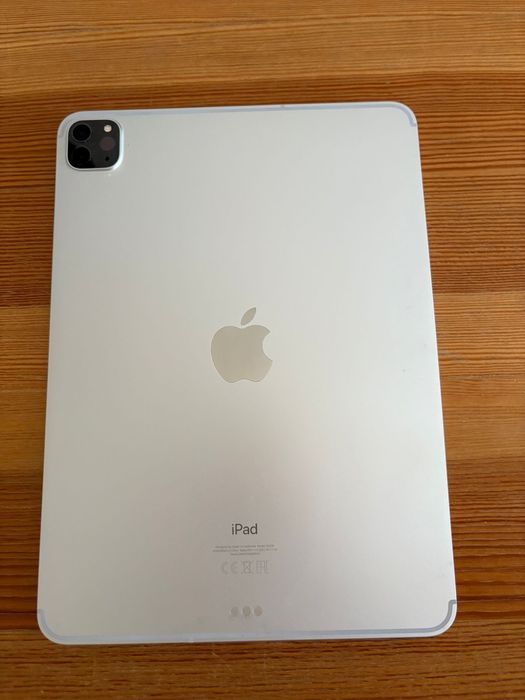 Vand Ipad nou , pret 2500 ron