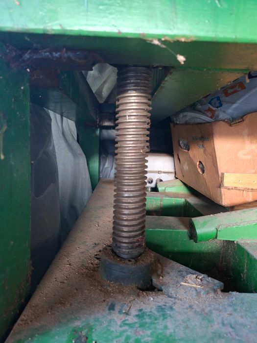 Преса за интериорни врати