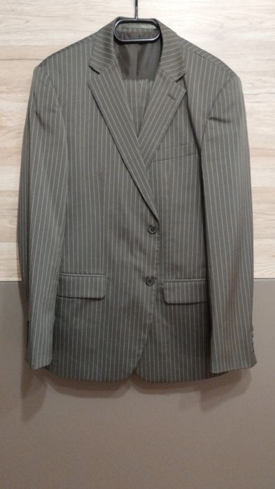 Costum gri mărimea 50