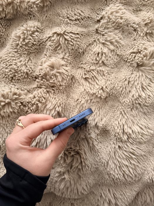 iPhone 13 mini – Albastru, în stare bună