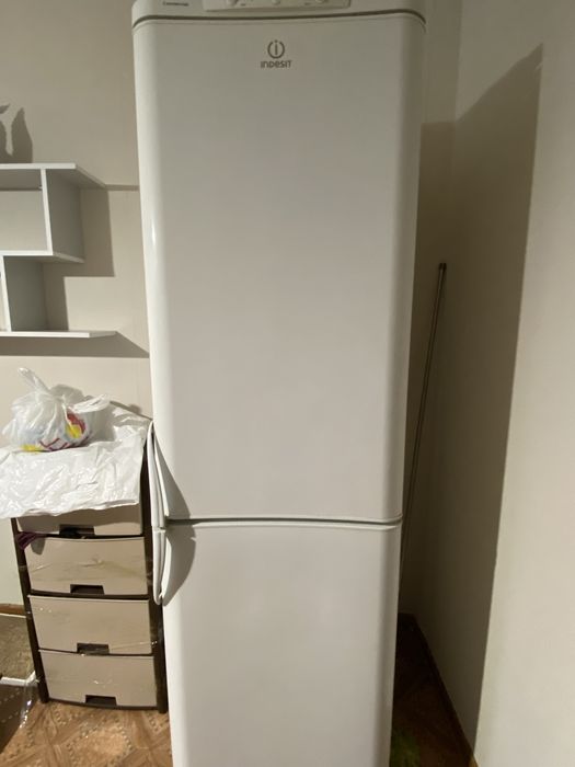 Продам холодильник Indesit 2-х компрессорный