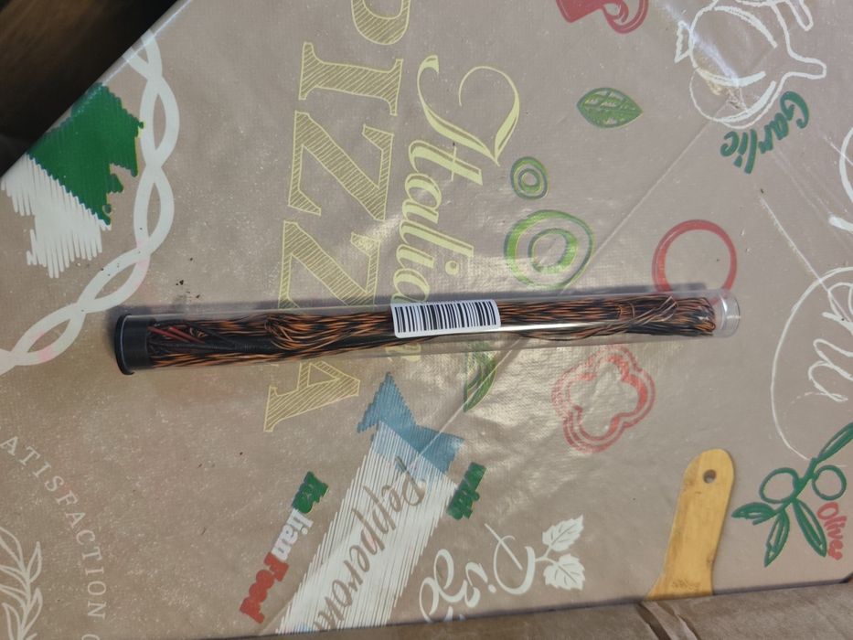 Продавам чисто нов лък напълно оборудван със раница която е чисто нова