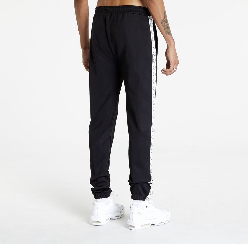 Екип Fred Perry taped track