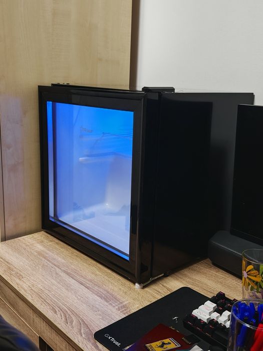 Mini frigider (vitrina frigorifica) starcrest