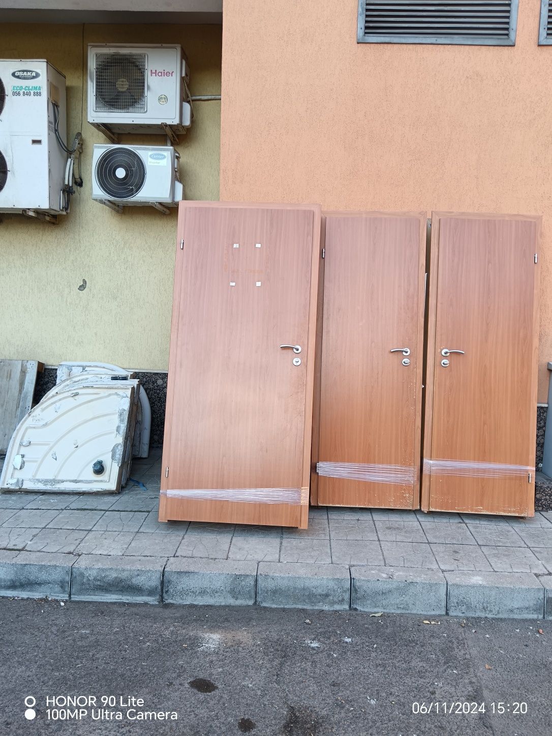 Врати, моноблокове душ кабини