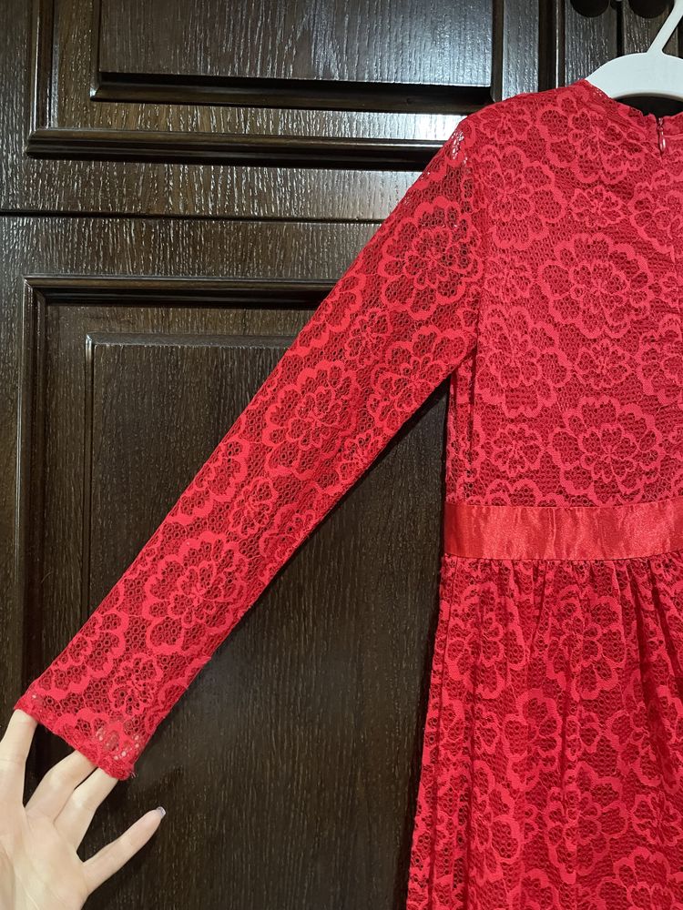 детска рокля червена дантела Reserved