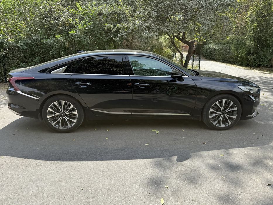 Kia k 8 sotiladi