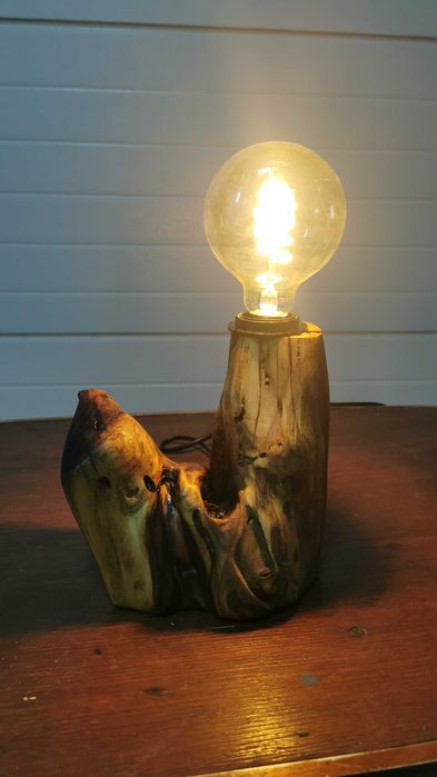 Lampa ornamentala decorativa din lemn, în forma de inima