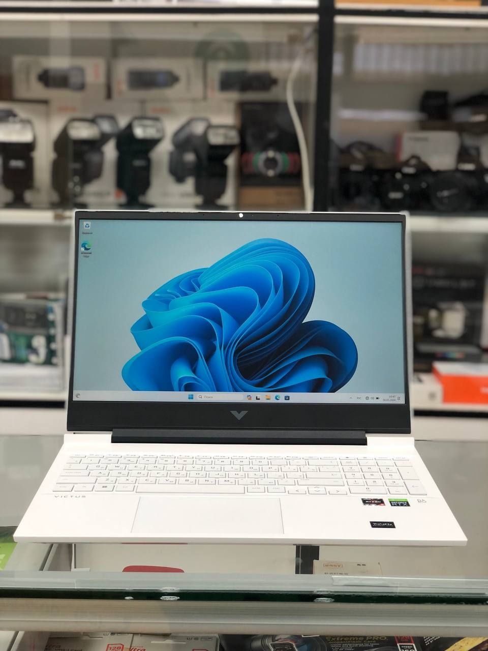 HP victus 016 kamyob oq rangda