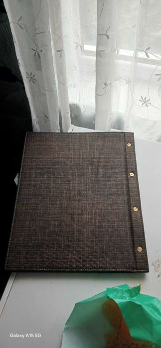 Кожени  менюта  за ресторант  почти нови много малко използвани