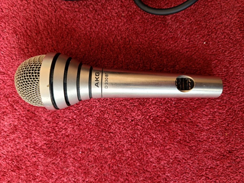 Микрофон AKG 330 BT + Кабел Stagg