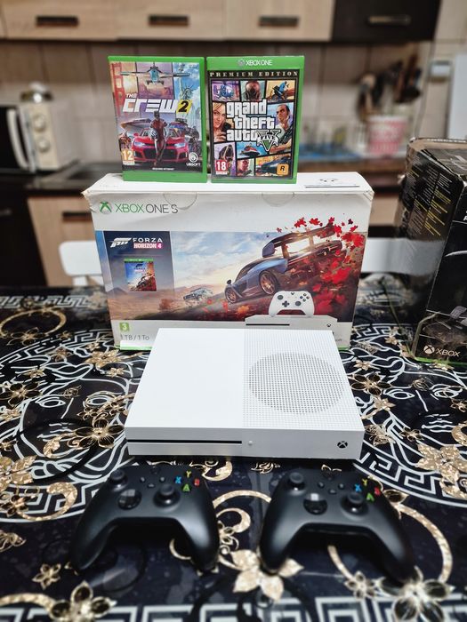 Vând xbox one s.