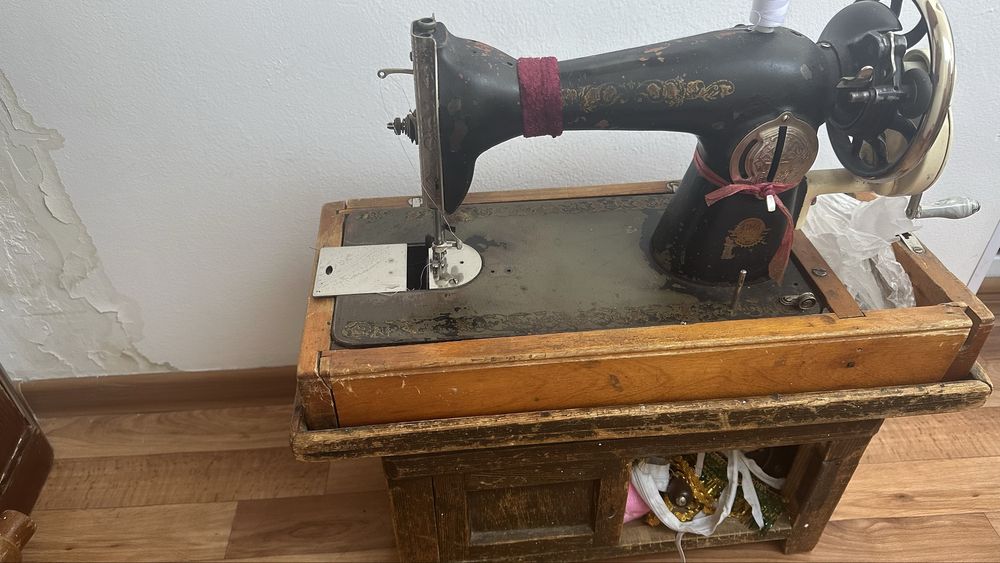 Продам швейную машинку