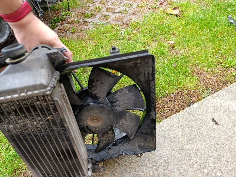 Воден и климатичен радиатор с перка сивик 7 дизел 1.7 100к.с