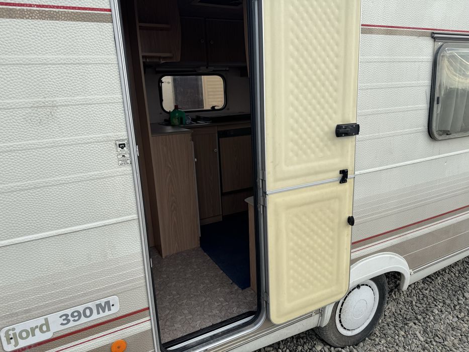 Rulota Caravana 3 persoane cu grup sanitar! Fara infiltratii! Schimb