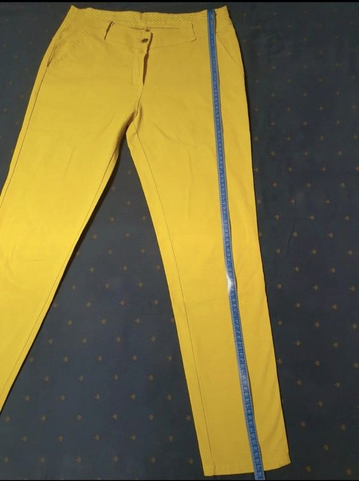 Pantaloni damă, marimea M în stare foarte bună.
