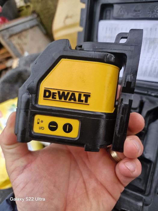 Laser dewalt cu lini