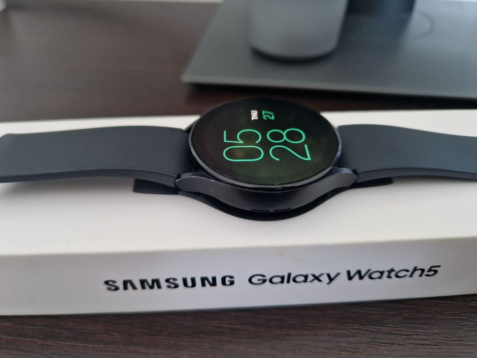 Samsung Galaxy Watch 5 44mm (varianta mai mare)