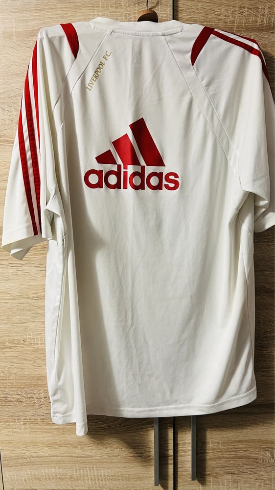 Tricou Adidas Liverpool F.C. (nu Nike, nu Puma)