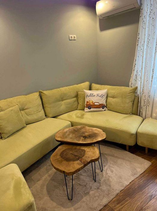 Помощна маса, нощно шкафче, цветарник