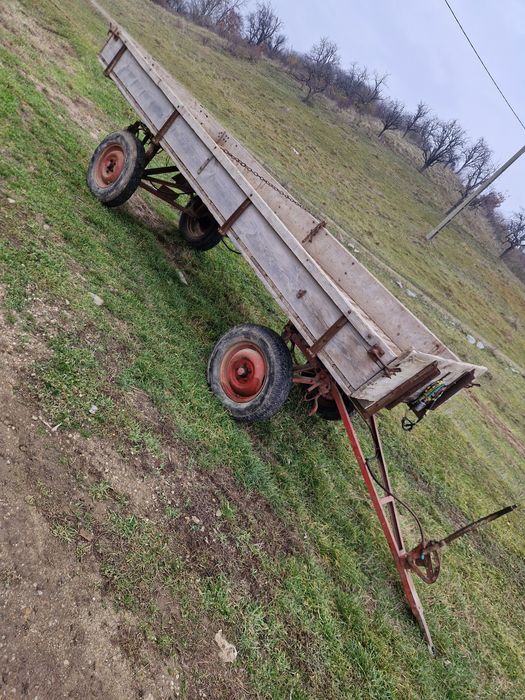 Vand remorci si platforme de baloti,