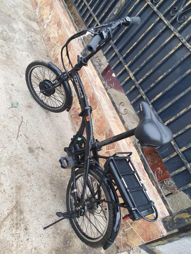 Vând bicicletă pliablilă electrică