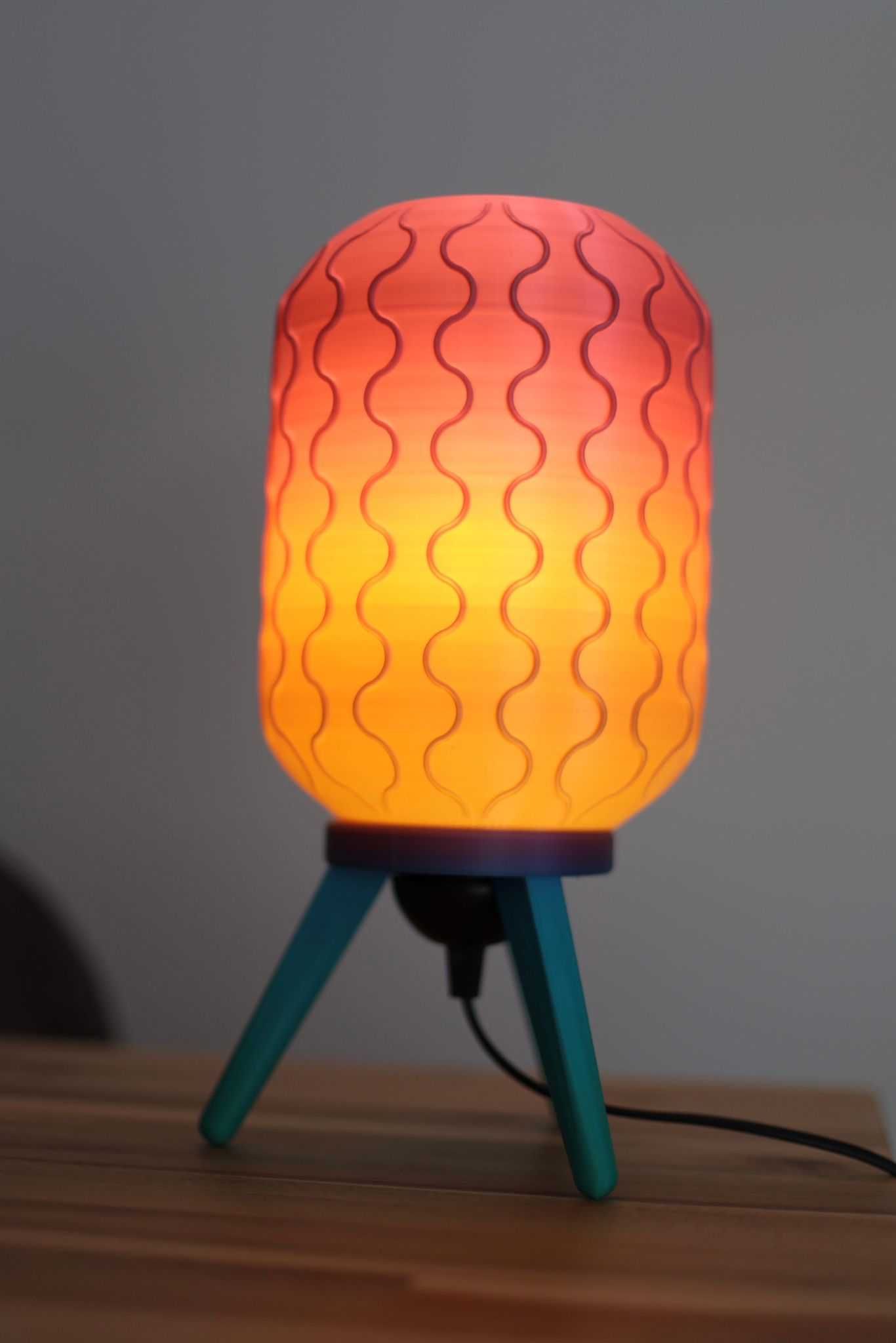 Model deosebit de lampa noptiera sau birou