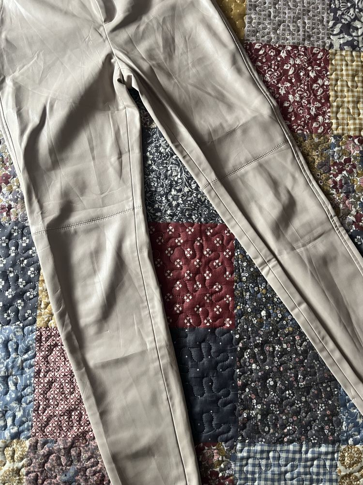 Zara pantaloni imitatie piele, marime s, 25 perechea