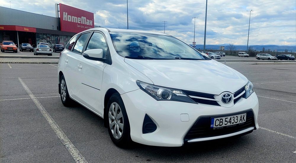 Продавам Тойота Аурис 1.4 d4d