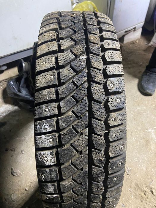 Продам зимнюю резину Виатти 195/65 Р15 1 штук!
