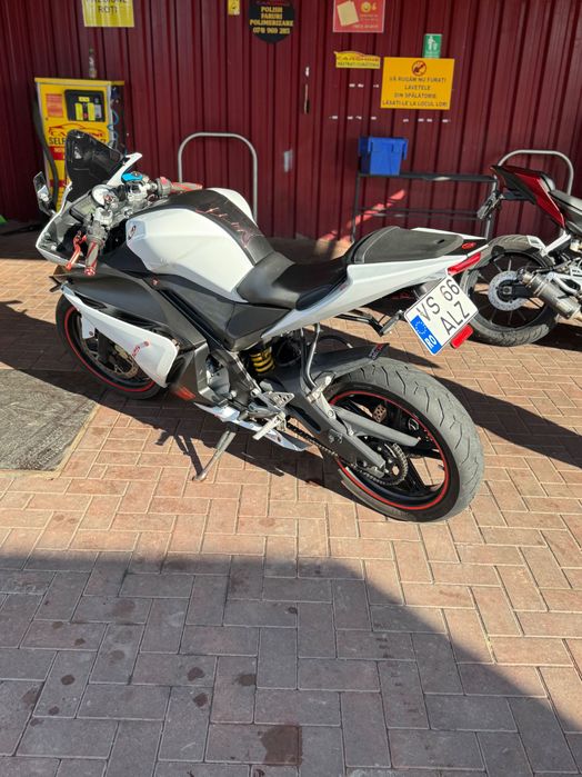 Vând Yamaha yzf r125 2009
