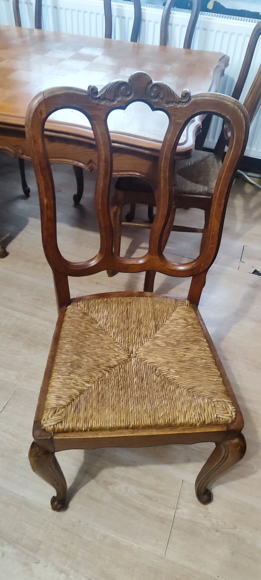 Дървена маса с 6 броя столове