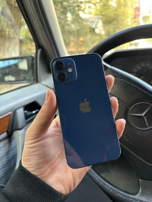 iPhone 12 mini в отличном состоянии