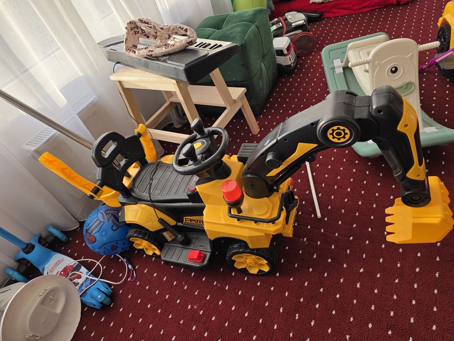 Продам трактор на аккумуляторе